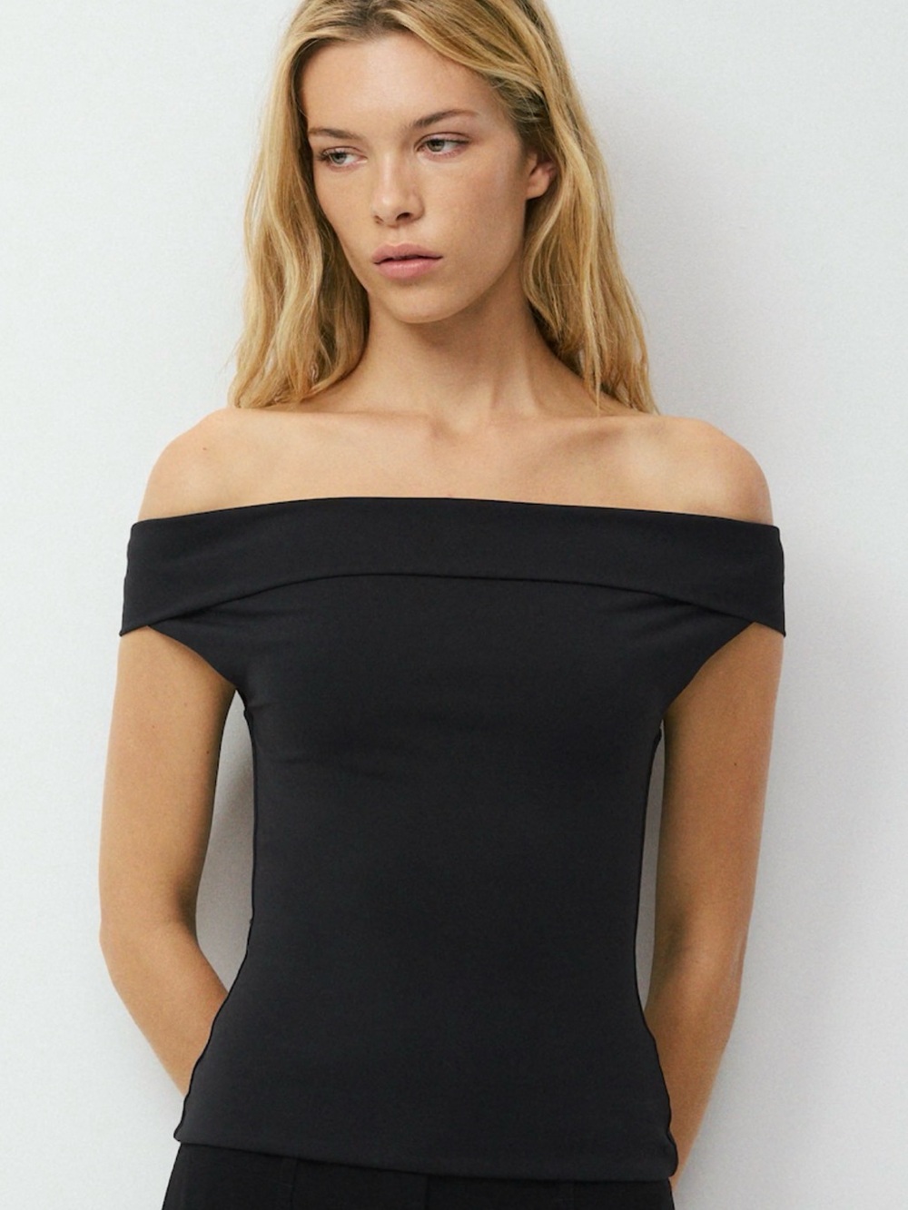 Aritzia Original Contour Ravish Top